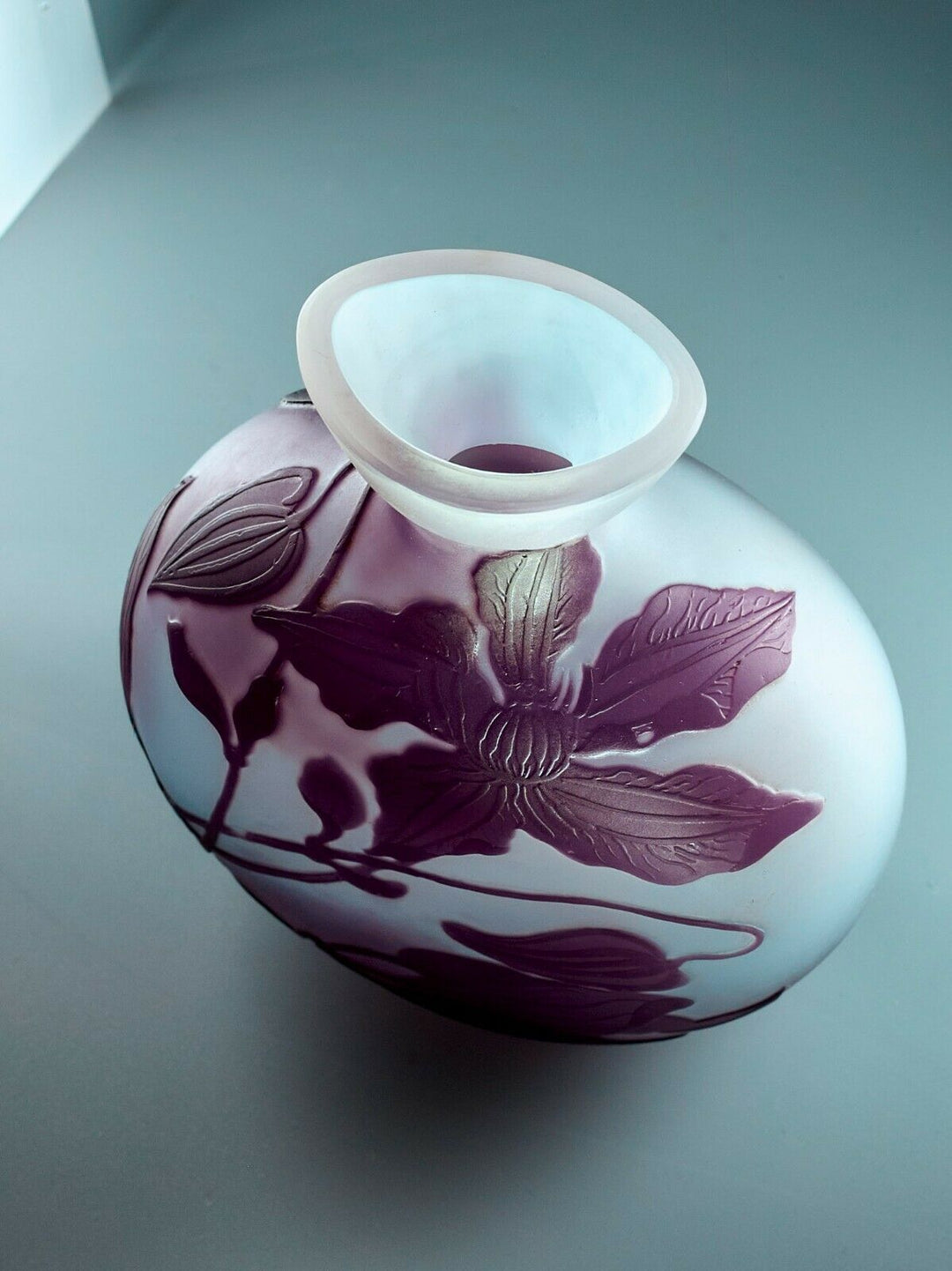 エミールガレ　ひょうたん型のクレマチスの花瓶