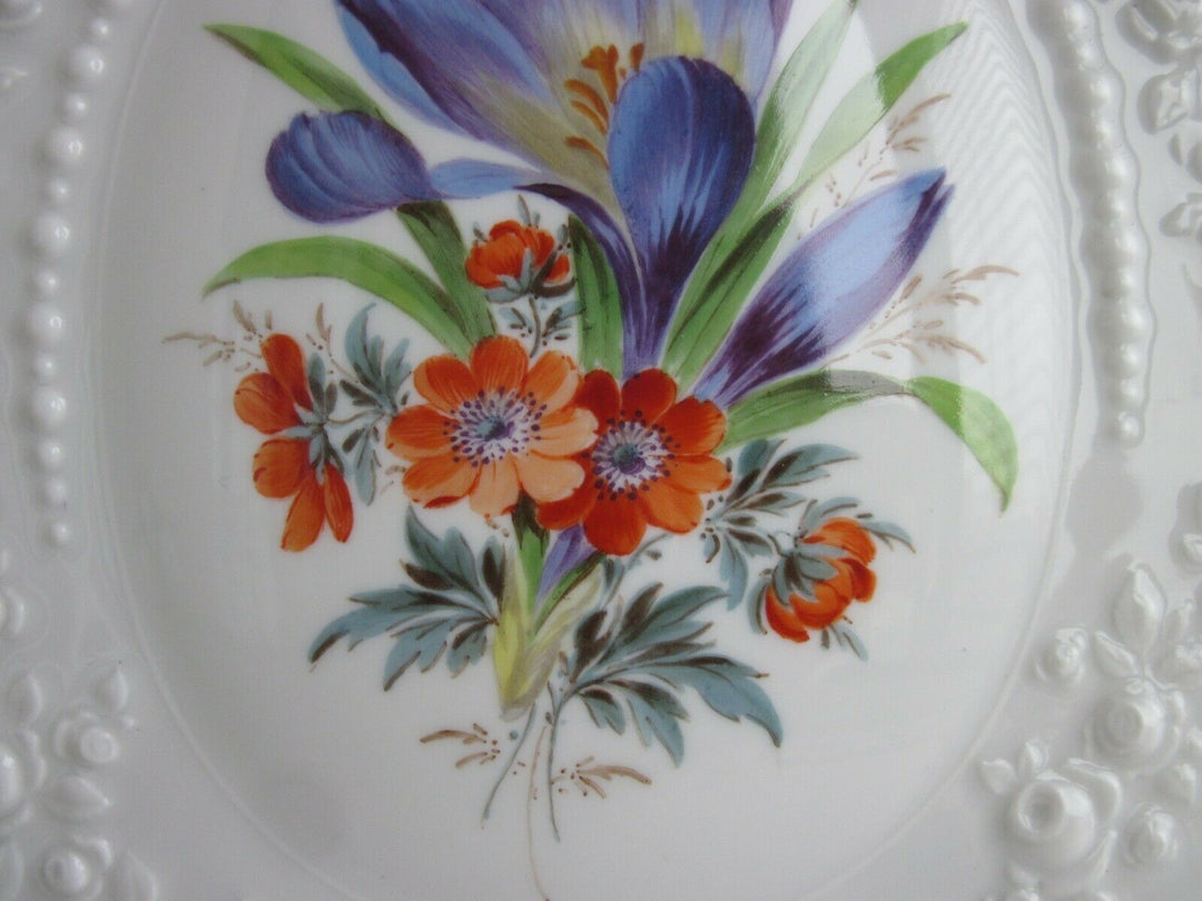 Schöne große Meissen Bildplatte mit vielen Blumen und Gold