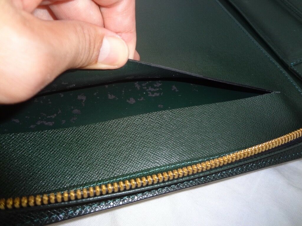 AUTH PRE-OWNED LOUIS VUITTON TAIGA PORTE-DOCUMENT