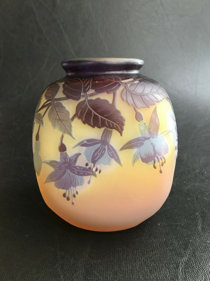 エミールガレ　フクシアの花が描かれたスクエア型の花瓶