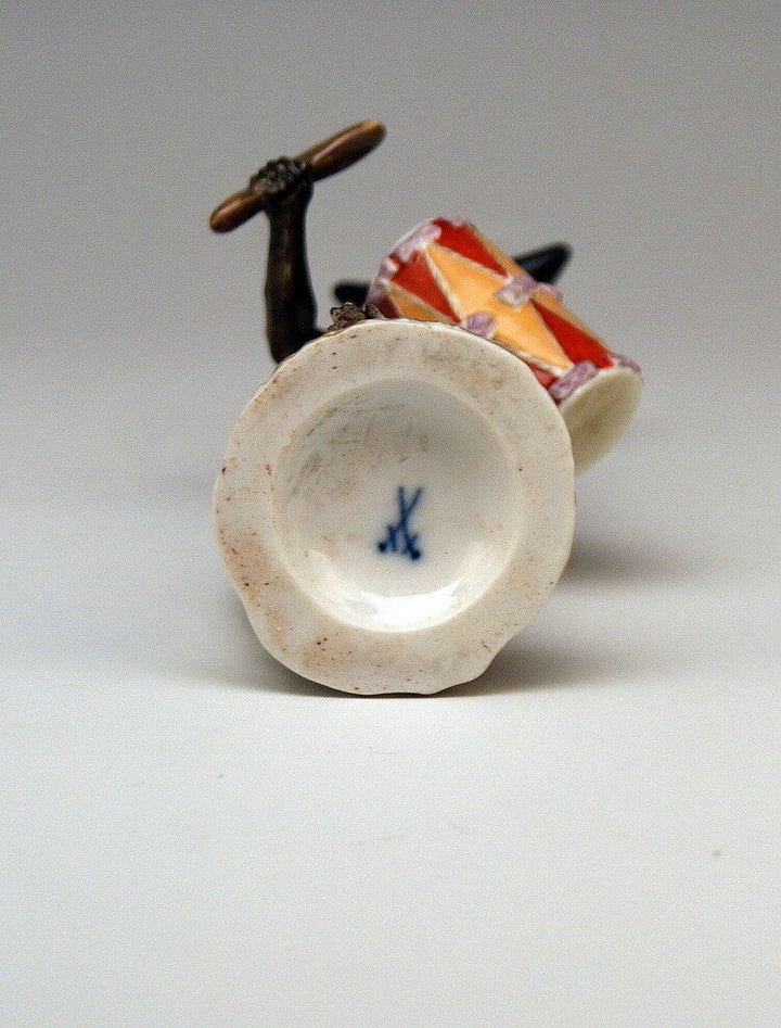 MEISSEN FIGUR マイセン AFFENKAPELLE TROMMLER MONKEY ORCHESTRA WITH DRUM ca. 1860