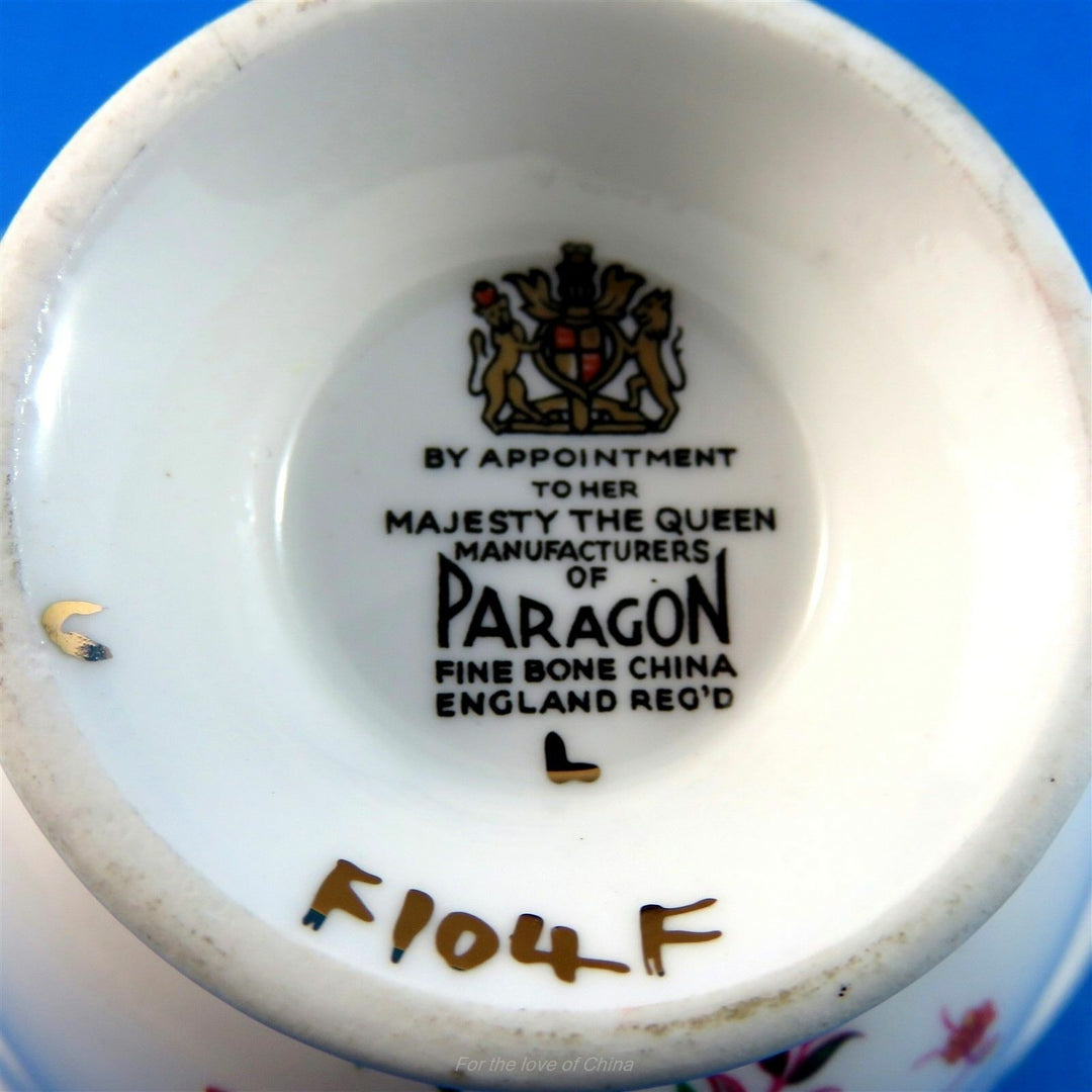 パラゴン　コバルトの縁とフローラルブーケのカップ&ソーサー