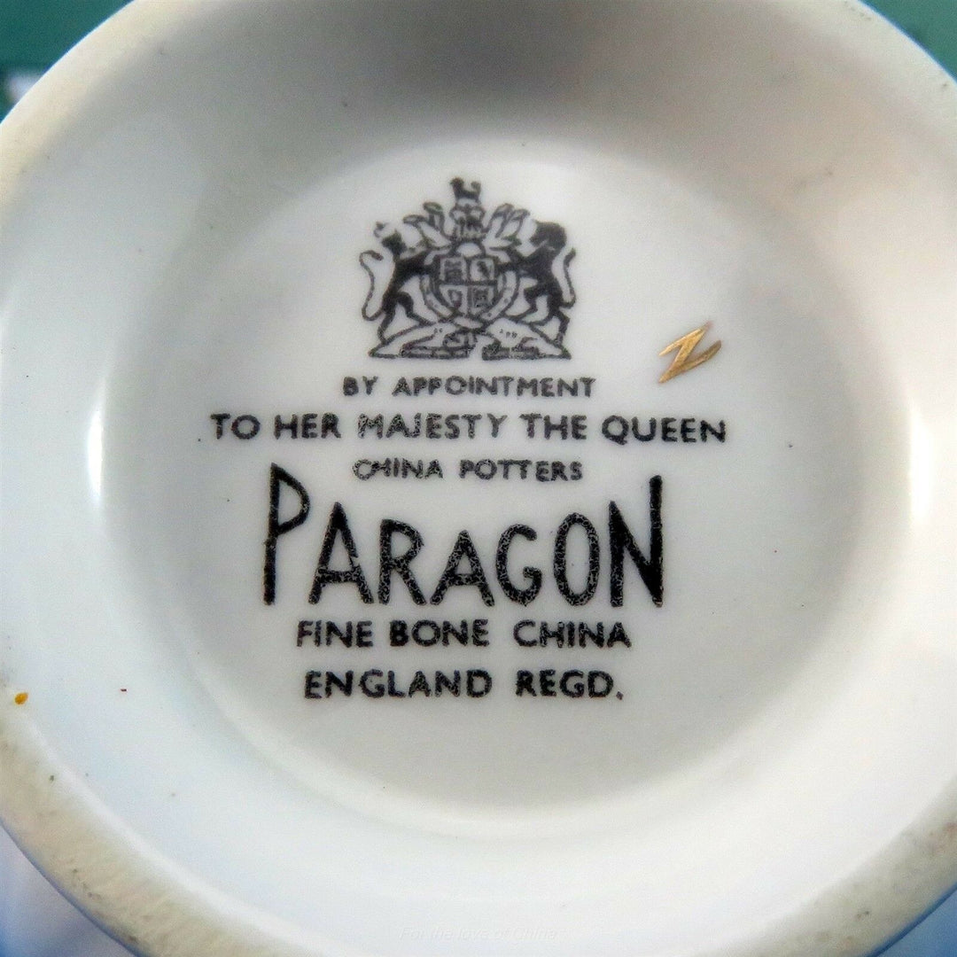 美麗なセージ＆ホワイトスターとフラワーカップ&ソーサー