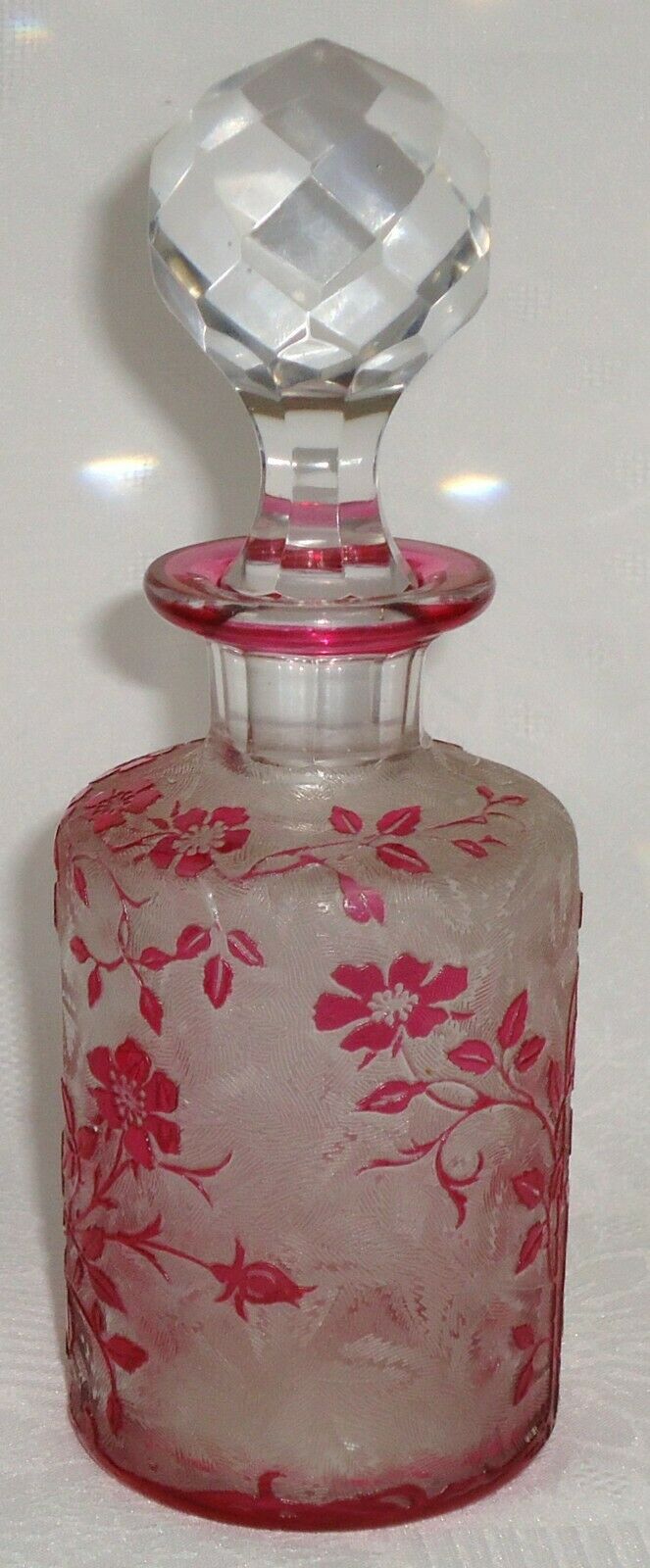 FLACON BACCARAT DÉCOR ÉGLANTIER DÉCOR DÉGAGÉ A L'ACIDE COULEUR ROUGE 18 CM