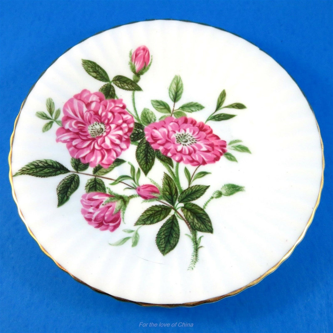 パラゴン　鮮やかなピンクのフローラルブーケのカップ&ソーサー