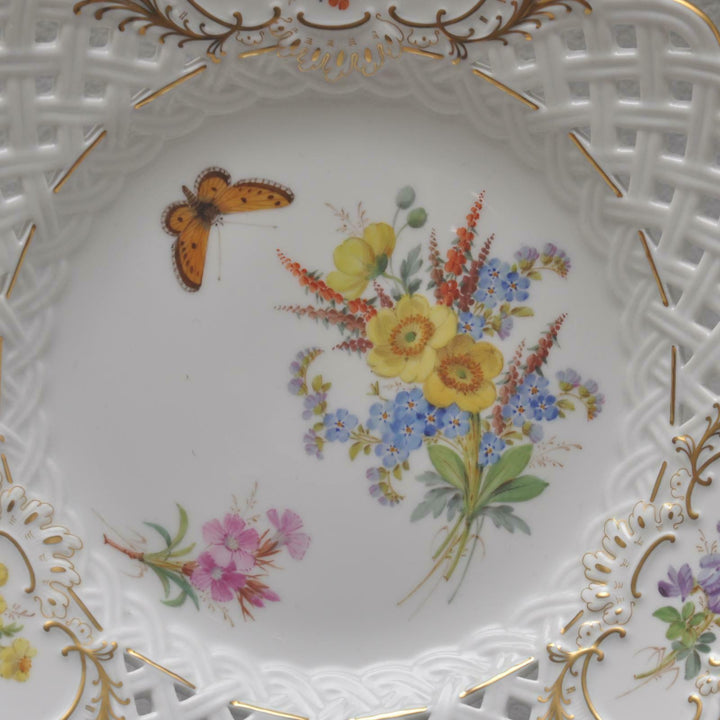 Meissen Durchbruchteller Schale, naturalistische Blumenmalerei Schmetterling 1.W