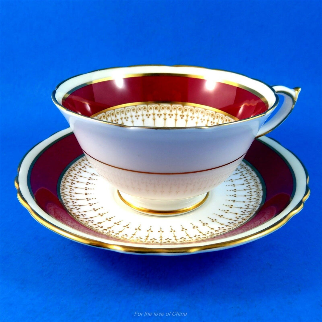パラゴン　奥深い赤縁のカップ&ソーサー