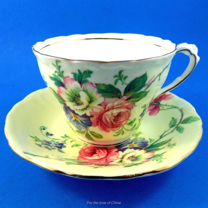 パラゴン　ライトイエロー地に輝くフローラルブーケ　カップ&ソーサー