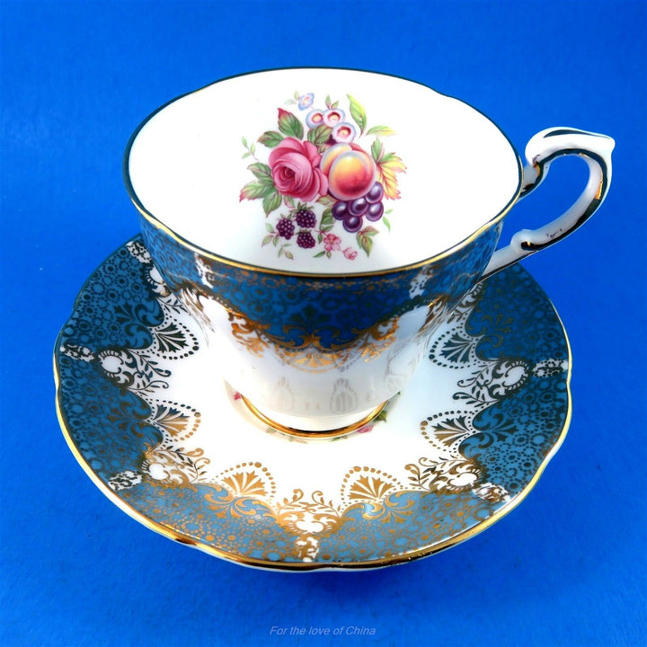 パラゴン　ブルーの型どりと花模様のカップ&ソーサー