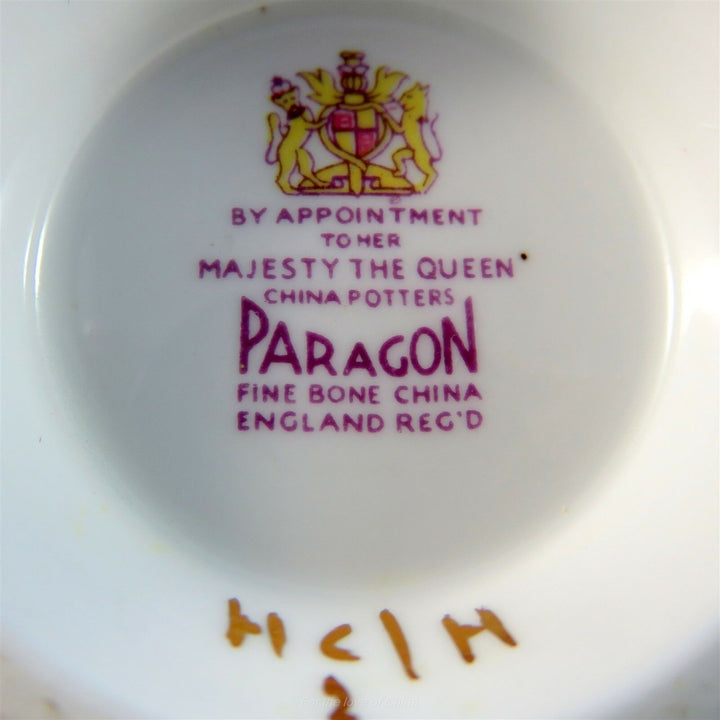 パラゴン　ブルーの型どりと花模様のカップ&ソーサー