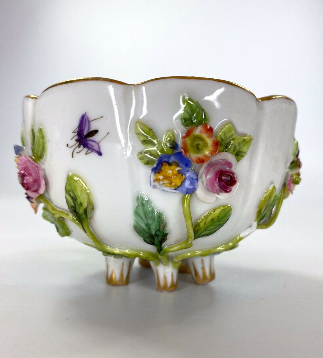 マイセン(Meissen)、1870年、花·フルーツ柄、カップ＆ソーサーセット、立体造形装飾 – アンティークテーブルウェア