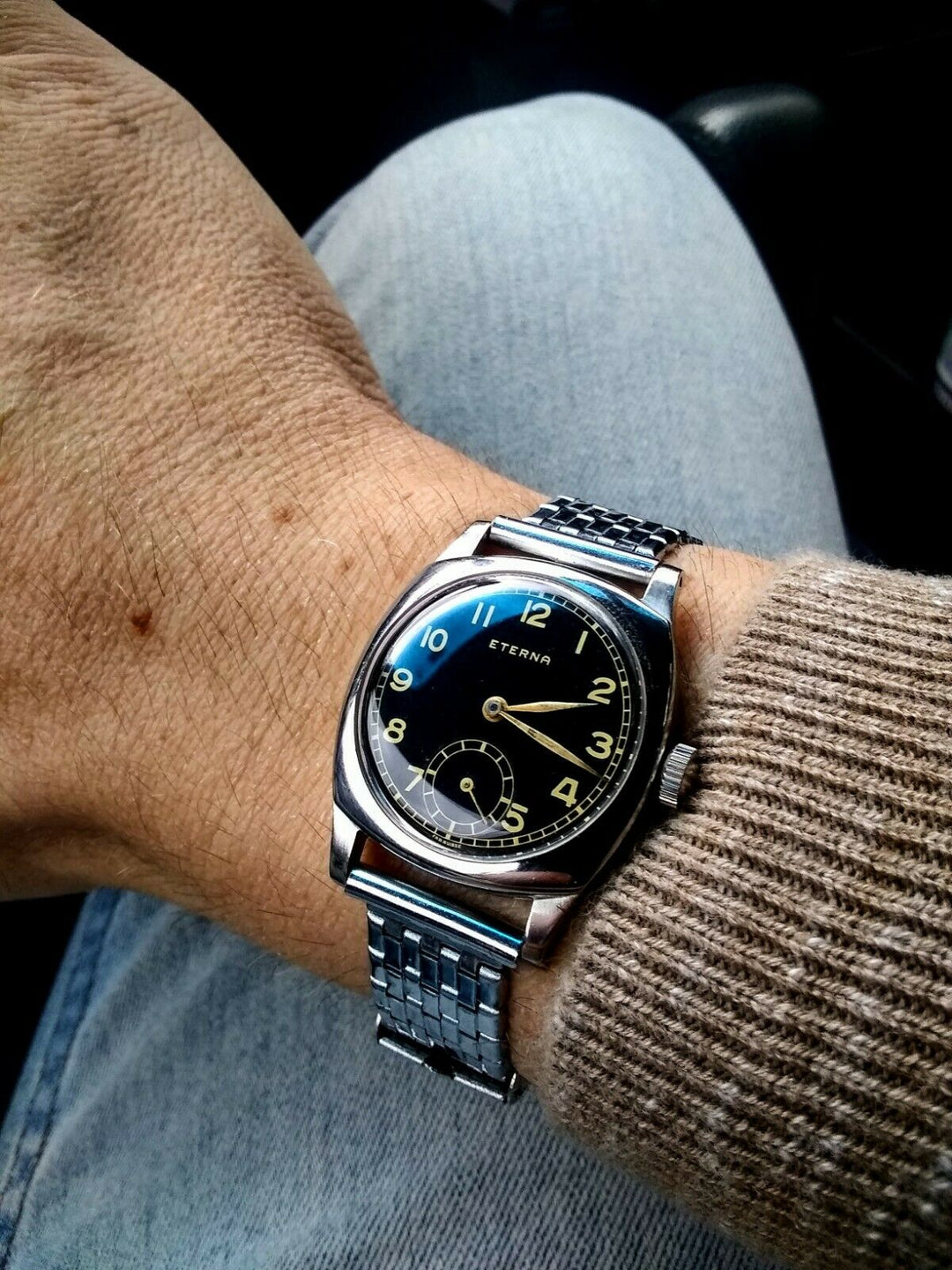 エテルナ 1940年代ヴィンテージ  オリジナルブラックギルドダイヤル Cal. 520 トノーステイブライトケース