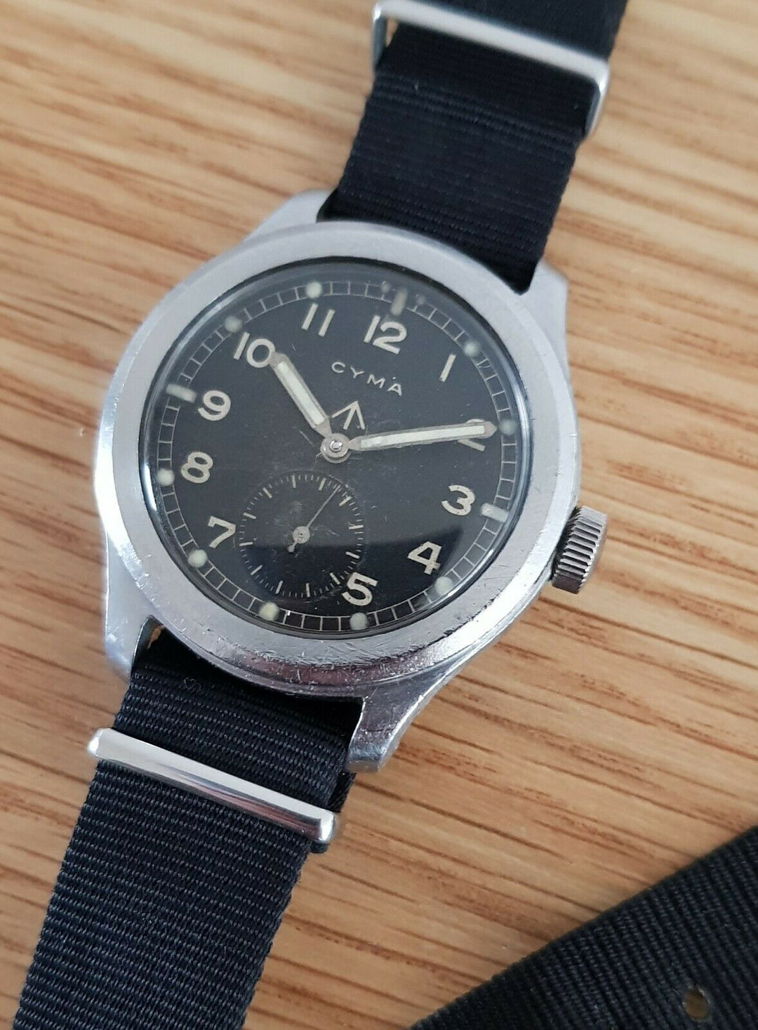 CYMA アナログ時計 ブラックダイヤル　ダーティーダースレプリカ　クォーツ ダーティ・ダース 「Cyma・シーマ」のヴィンテージミリタリー