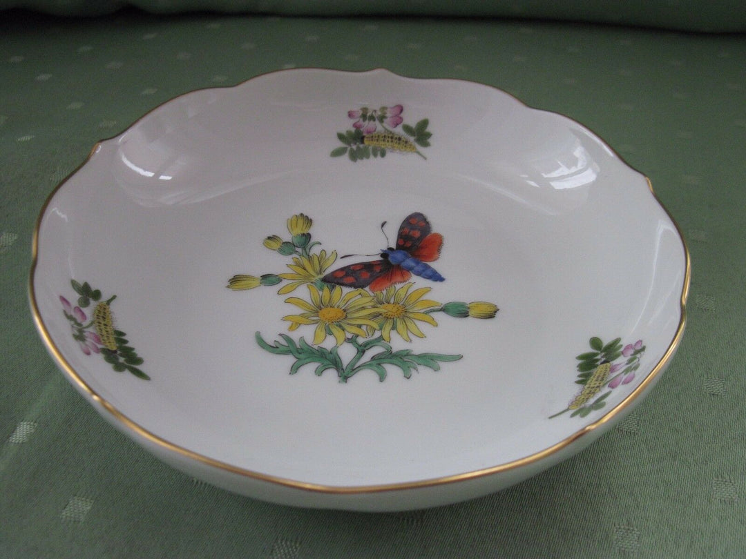 Schöne Meissen Schale mit Schmetterlings und Raupen-Dekor