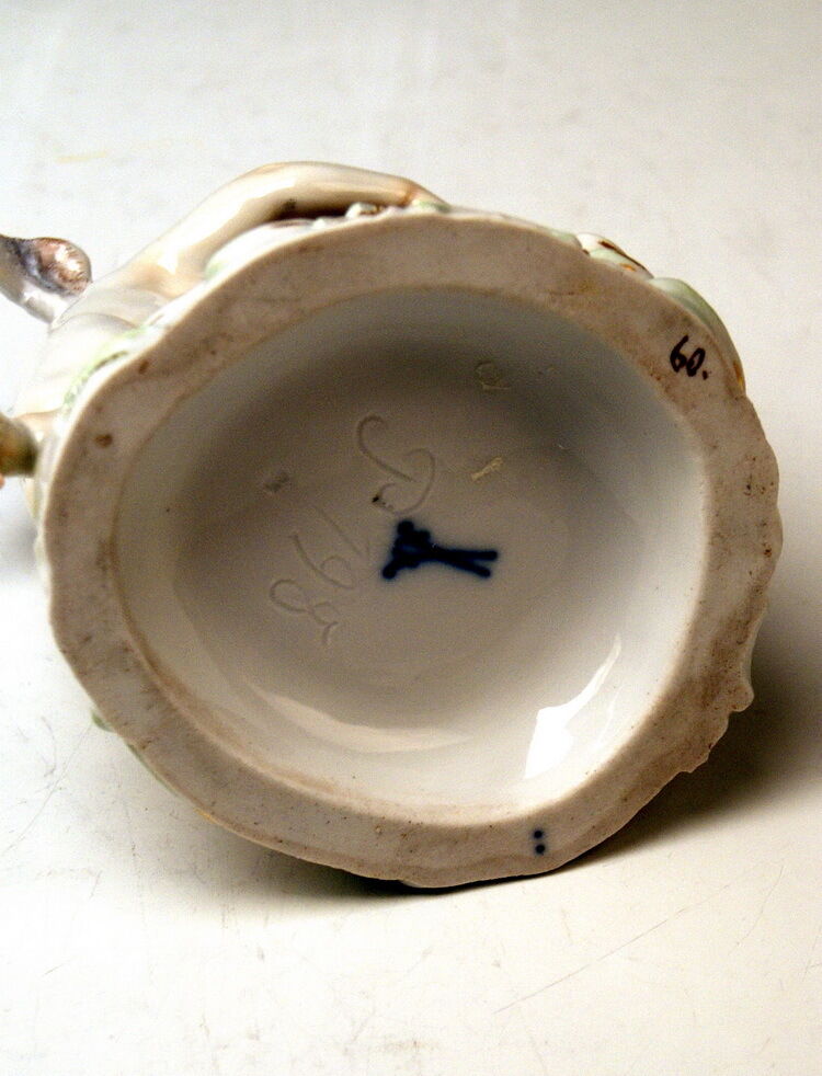 MEISSEN FIGUR PUTTO AMOR HERZEN KOCHEND CHERUB COOKING HEARTS A.RINGLER UM 1895