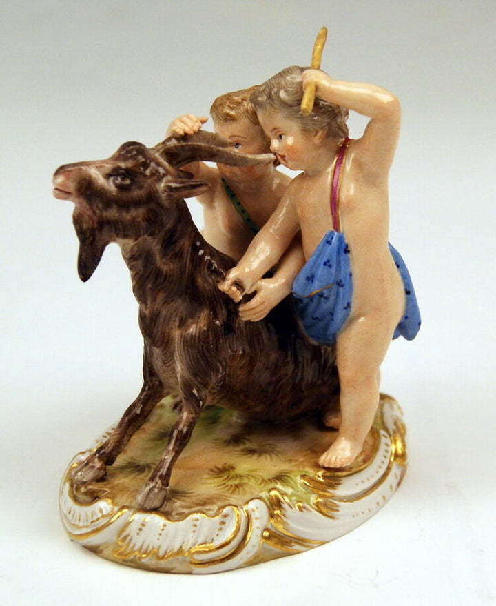 MEISSEN FIGUR PUTTI KNABE MÄDCHEN ZIEGE SCHOENHEIT BOY GIRL GOAT MNR:47 UM 1850