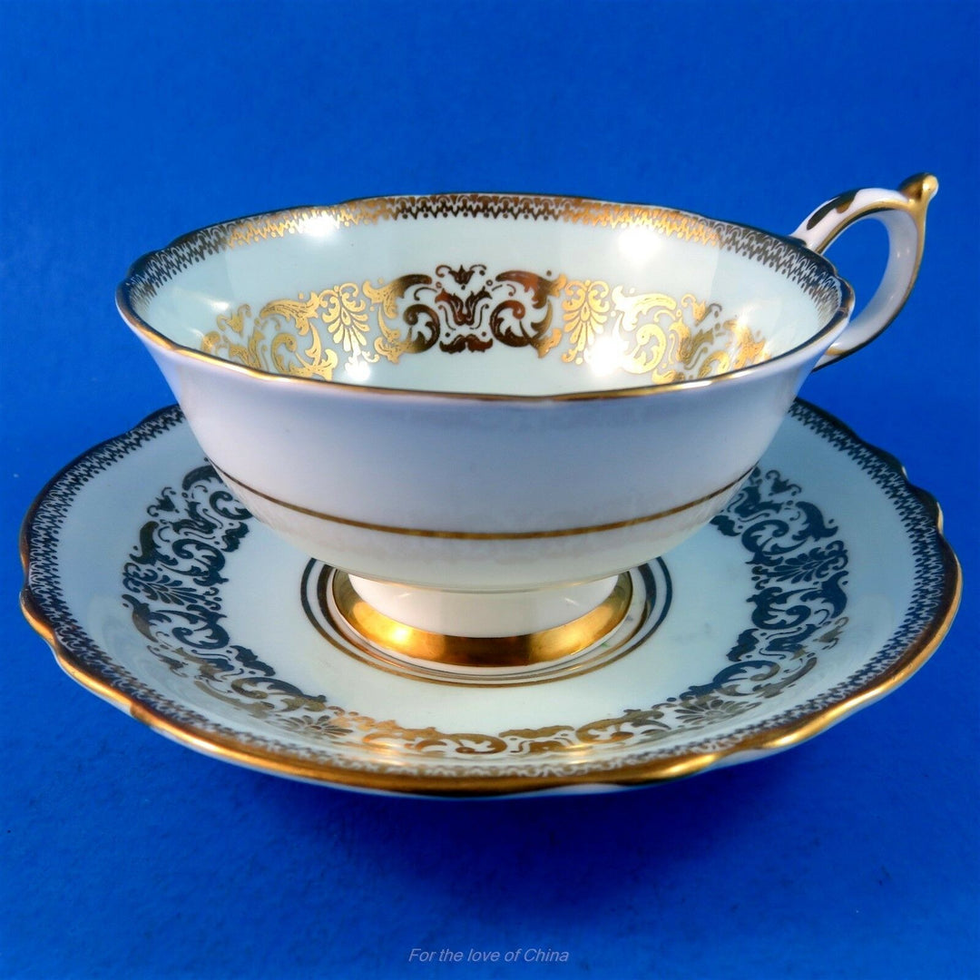 パラゴン　ブルー地にゴールドガーランド＆カラフルな花模様のカップ&ソーサー