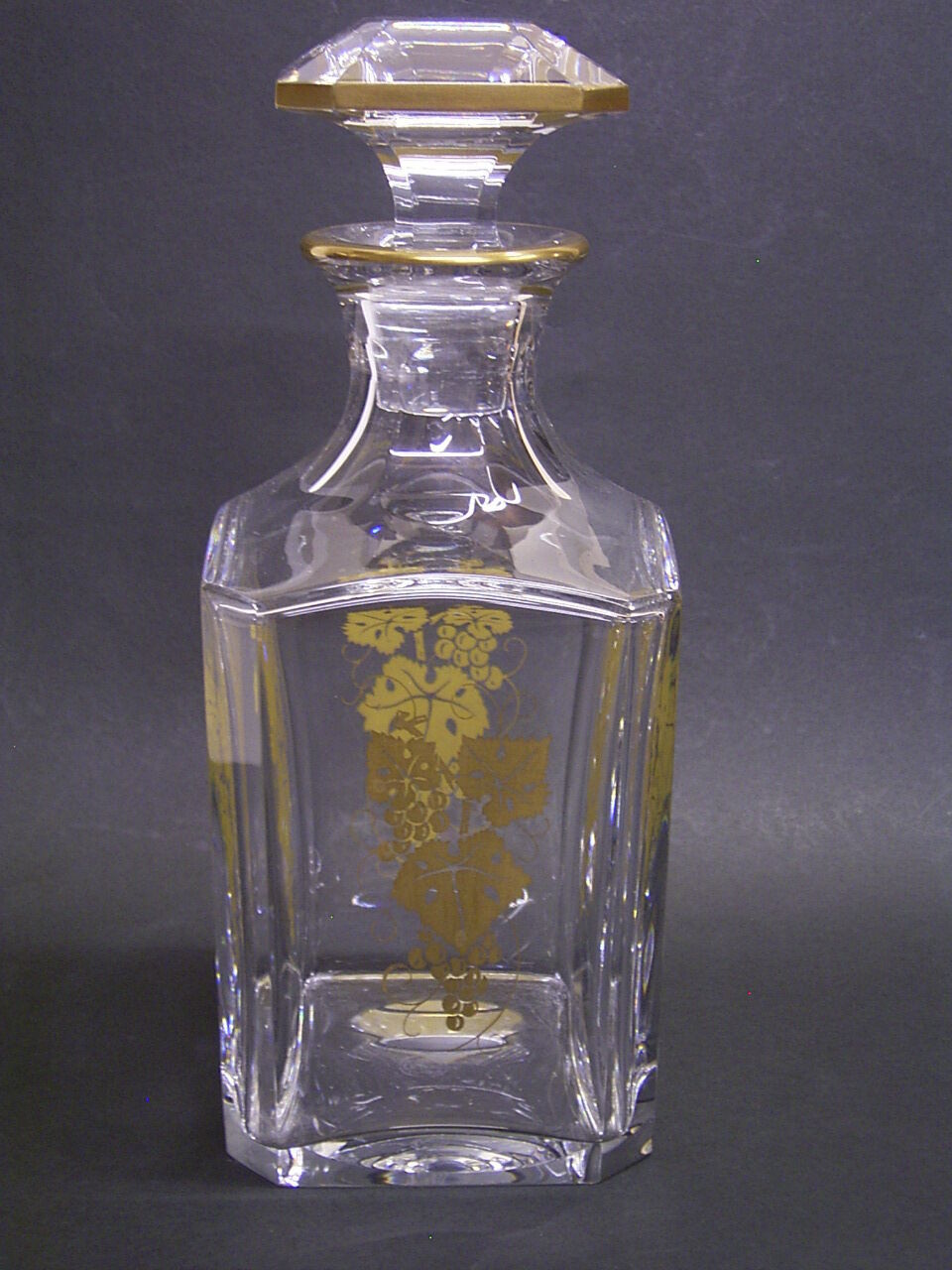 BACCARAT WHISKEY DECANTER: FRANKREICH/FRANCE: KRISTALL: 20.JAHRH. WEINLAUB-DEKOR