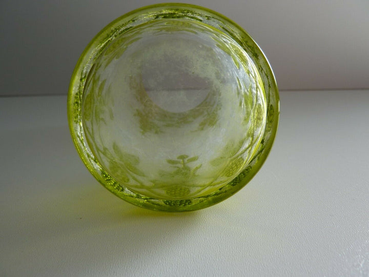 vase dégagé à l'acide de Baccarat cameo vase