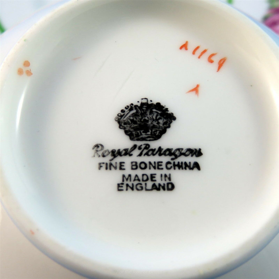 パラゴン　可愛いピンクローズの縁のロイヤルカップ&ソーサー