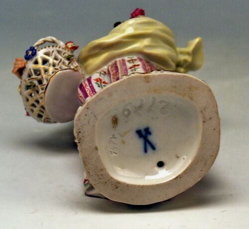 MEISSEN マイセン FIGUR GÄRTNERIN KORB MIT BLUMEN KÄNDLER SERIES GARDENERS MNR: 2779