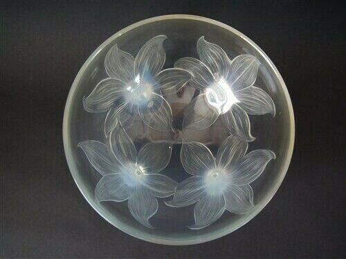 Rene Lalique Opalescent Glass 'Lys' Bowl