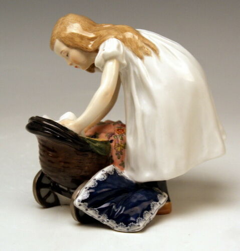 邁森 MEISSEN マイセン FIGUR HENTSCHELKIND MÄDCHEN PUPPENWAGEN GIRL MNR: W124 UM 1905