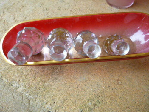 4 FLACONS A PARFUM ANCIENS + 2 COUPELLES ET 1 VAPO CRISTAL BACCARAT