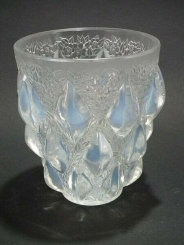 Rene Lalique Opalescent Glass 'Rampillion' Vase