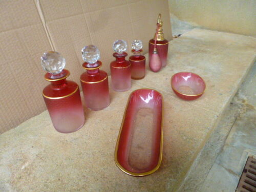 4 FLACONS A PARFUM ANCIENS + 2 COUPELLES ET 1 VAPO CRISTAL BACCARAT