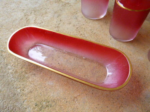 4 FLACONS A PARFUM ANCIENS + 2 COUPELLES ET 1 VAPO CRISTAL BACCARAT