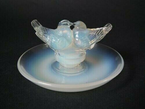 René Lalique Opalescent Verre' Deux Colombes' Cendrier