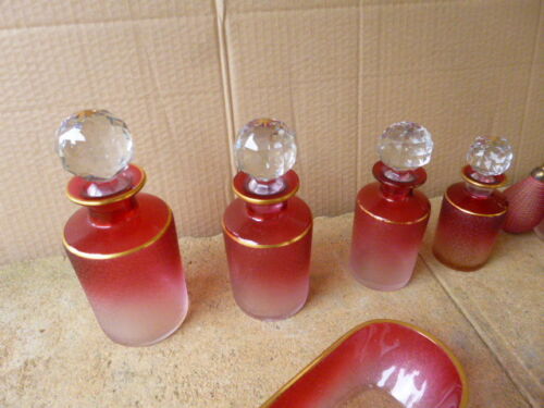 4 FLACONS A PARFUM ANCIENS + 2 COUPELLES ET 1 VAPO CRISTAL BACCARAT