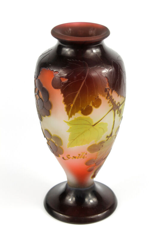 エミールガレ 野葡萄が描かれたくびれ型花瓶 – アンティークテーブルウェア