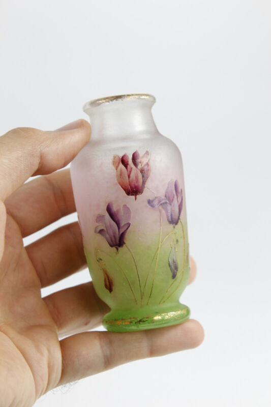 ドーム兄弟（ドームナンシー）シクラメンの花の花瓶