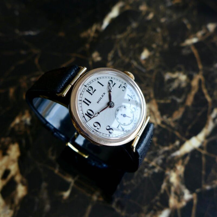A VINTAGE 1922 GENTS MID-SIZE MILITARY ROLEX TRENCH OFFICERS WATCH IN 9ct GOLD