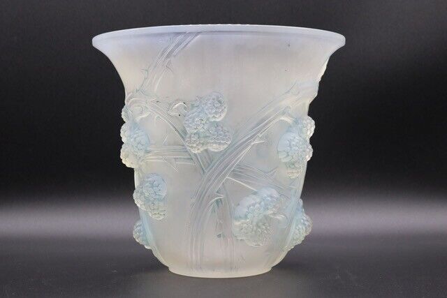René Lalique. Opalescent Reflector Glass Vase -