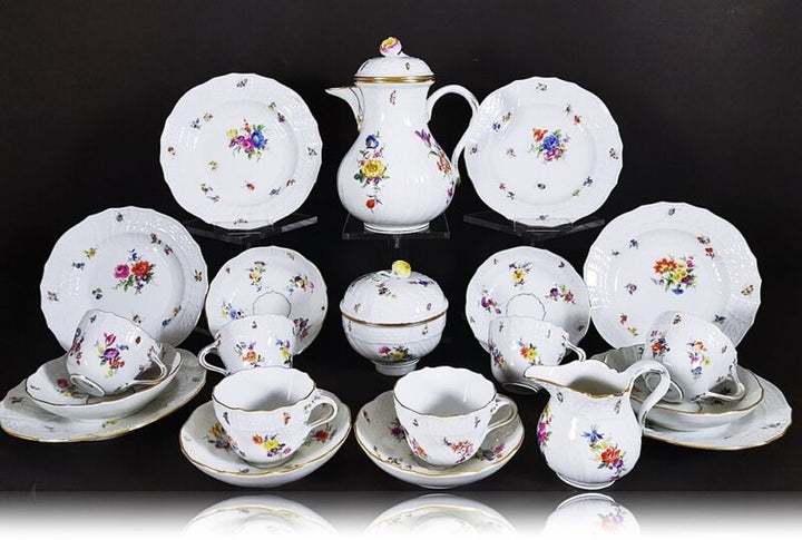 マイセン　ティーセット　スキャタードフラワーとレリーフのカップ＆ソーサー＆プレート