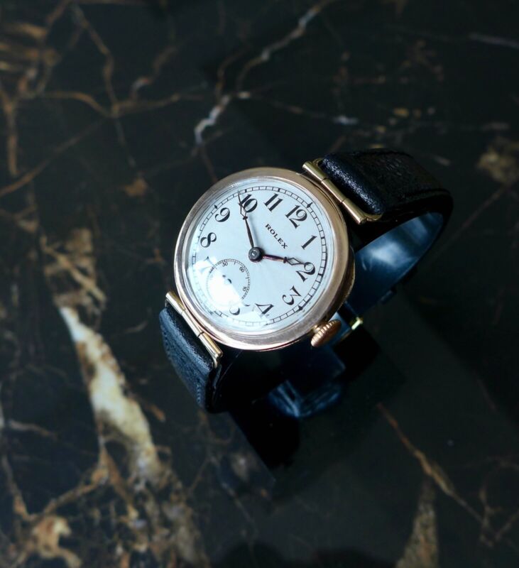 A VINTAGE 1922 GENTS MID-SIZE MILITARY ROLEX TRENCH OFFICERS WATCH IN 9ct GOLD