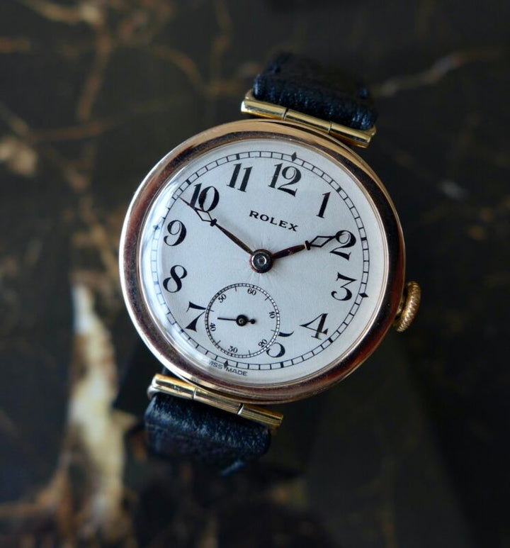 A VINTAGE 1922 GENTS MID-SIZE MILITARY ROLEX TRENCH OFFICERS WATCH IN 9ct GOLD