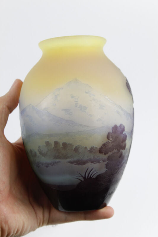 エミールガレ　ヴォージュ山脈の風景画の花瓶