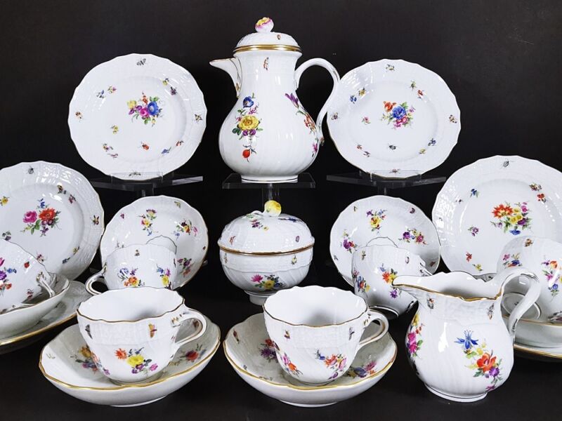 マイセン　ティーセット　スキャタードフラワーとレリーフのカップ＆ソーサー＆プレート