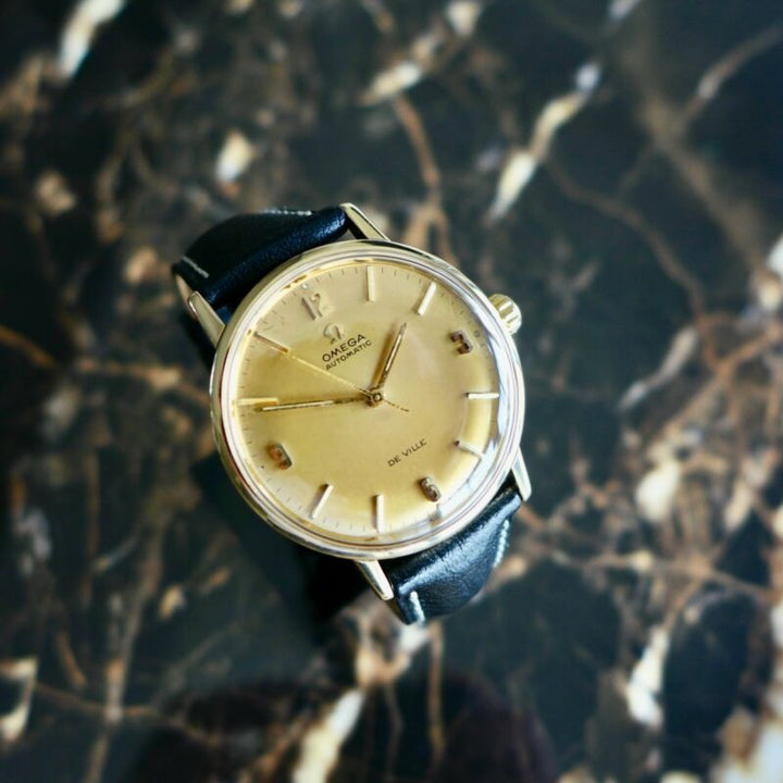 A BEAUTIFUL VINTAGE 1960s OMEGA SEAMASTER DE VILLE WRISTWATCH IN 9ct SOLID GOLD