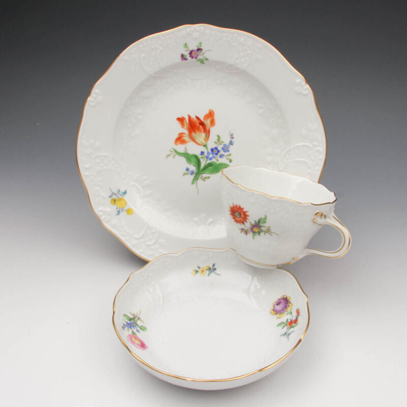 マイセン　ティーセット　2つ花とレリーフのカップ＆ソーサー＆プレート