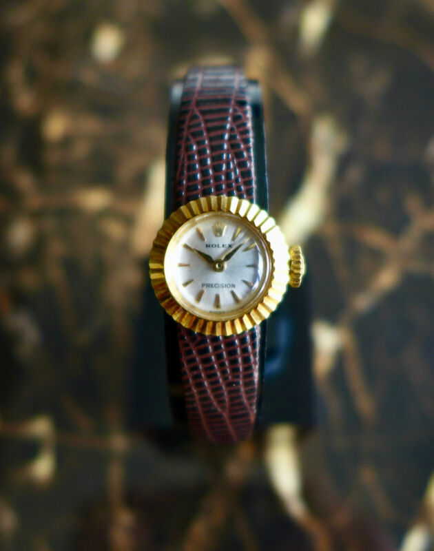 A BEAUTIFUL VINTAGE CIRCA 1960s PETITE LADIES ROLEX "CHAMELEON" 18K GOLD