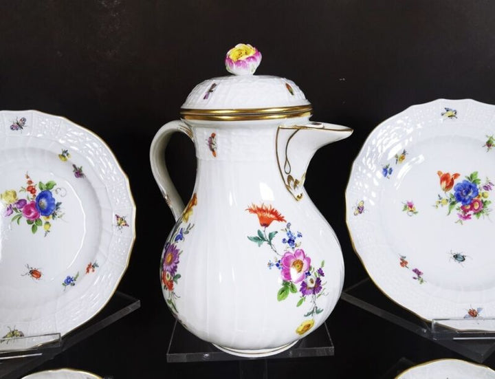 マイセン　ティーセット　スキャタードフラワーとレリーフのカップ＆ソーサー＆プレート