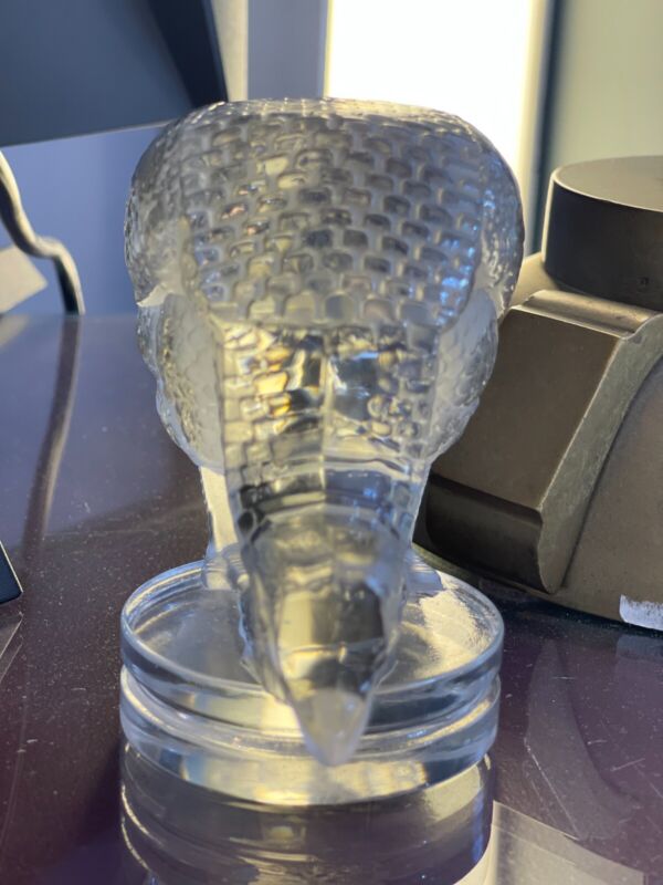 Kidney lalique mascot ""Pintade-