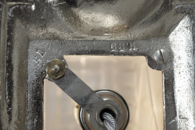 レオン・ヒューグ　フランス製アールデコランプ　1930年