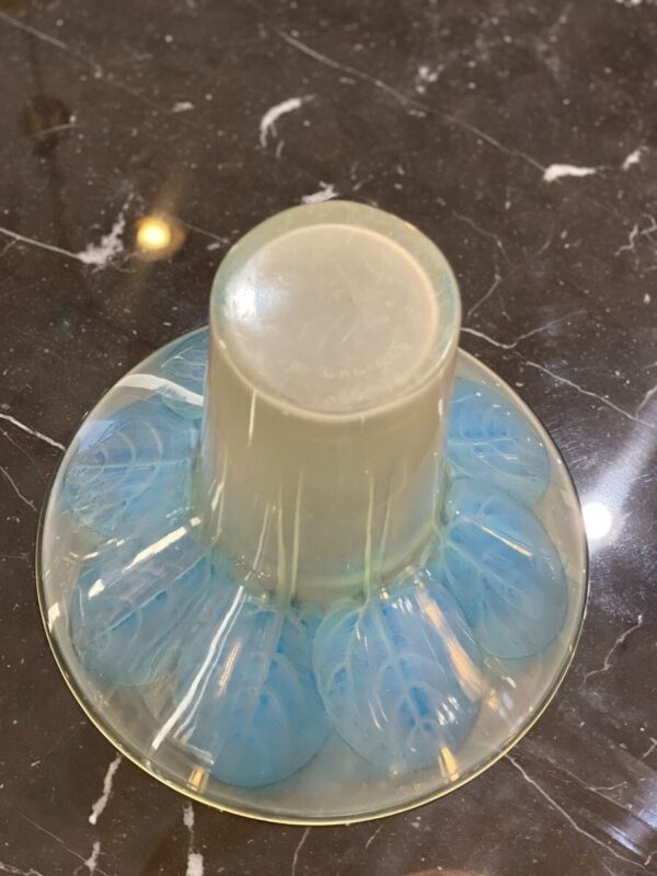 René Lalique: Purple Vase-