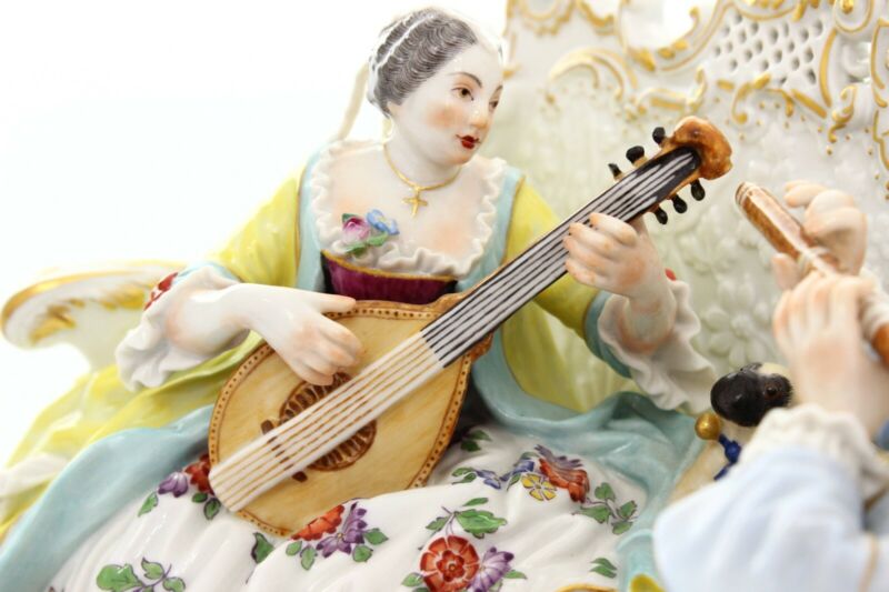 マイセン磁器人形(フィギュリン) ロイヤルティペア プレイング マイセン磁器人形(フィギュリン) ロイヤルティペア プレイング